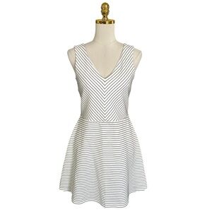 Loft Women’s White Striped A-Line Fit & Flare V-neck Sleeveless Mini Dress Sz 4